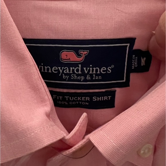 Vineyard vines pink button down M - Picture 2 of 2